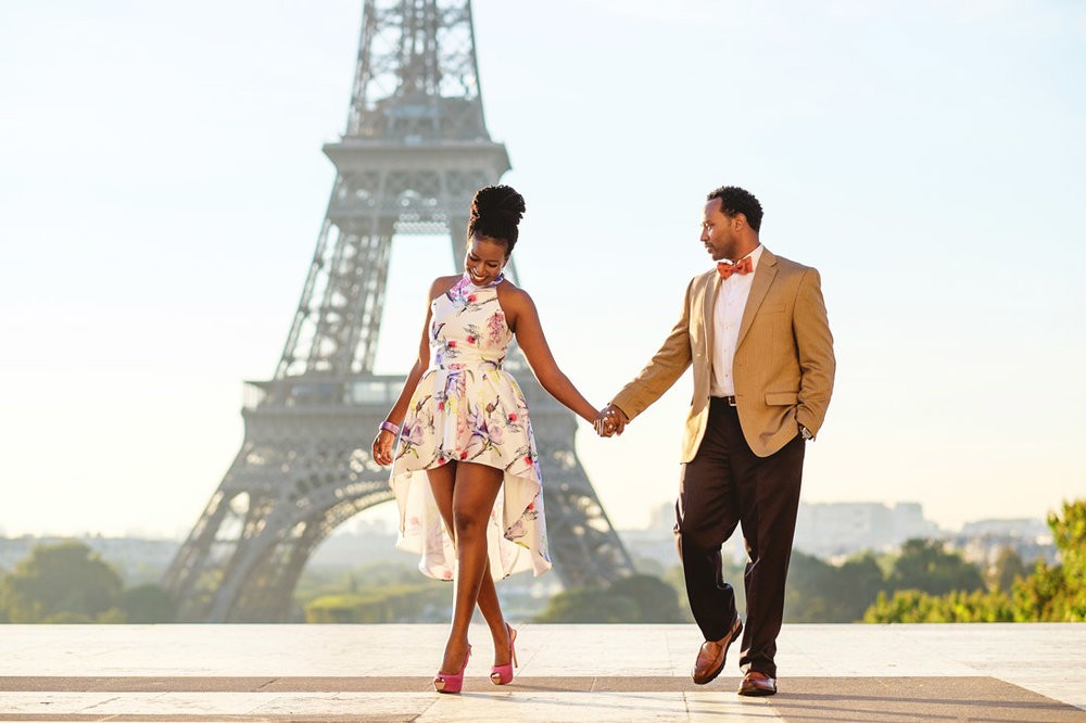  iLk buluşmada neler sorulmalı ? Engagement-Photographer-in-Paris-Christian-Perona-sunrise-Trocadero-Eiffel-tower-romantic-trip-black-love