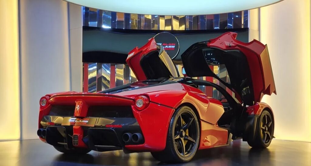  Bir Ferrari'ye hiç bu kadar yakın olmamıştınız... en-pahali-luks-araba-1024x549