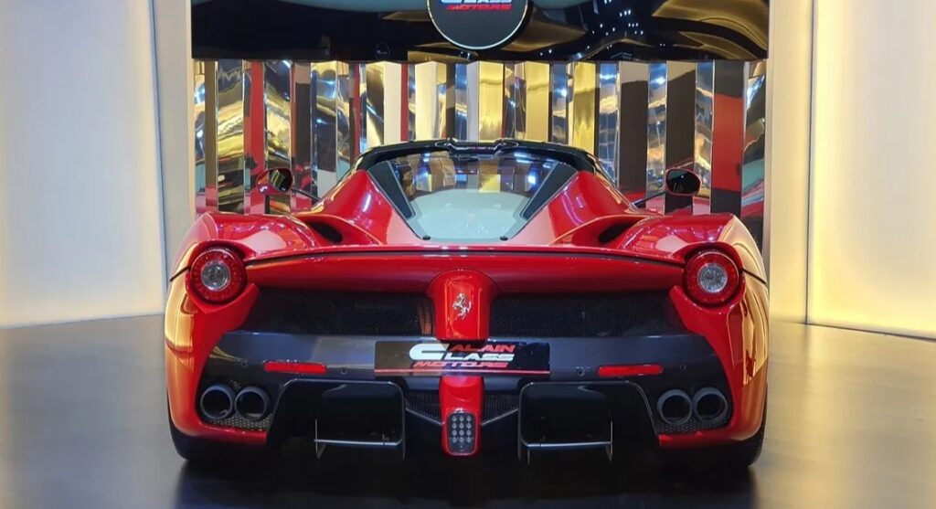  Bir Ferrari'ye hiç bu kadar yakın olmamıştınız... ferrari-fiyatlari-1024x557