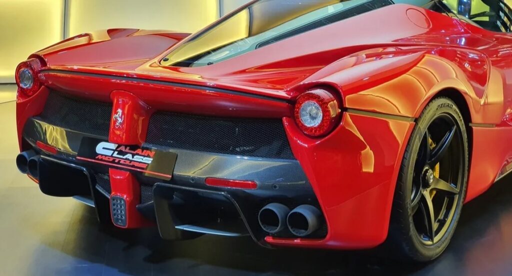  Bir Ferrari'ye hiç bu kadar yakın olmamıştınız... ferrari-resimleri-1024x552